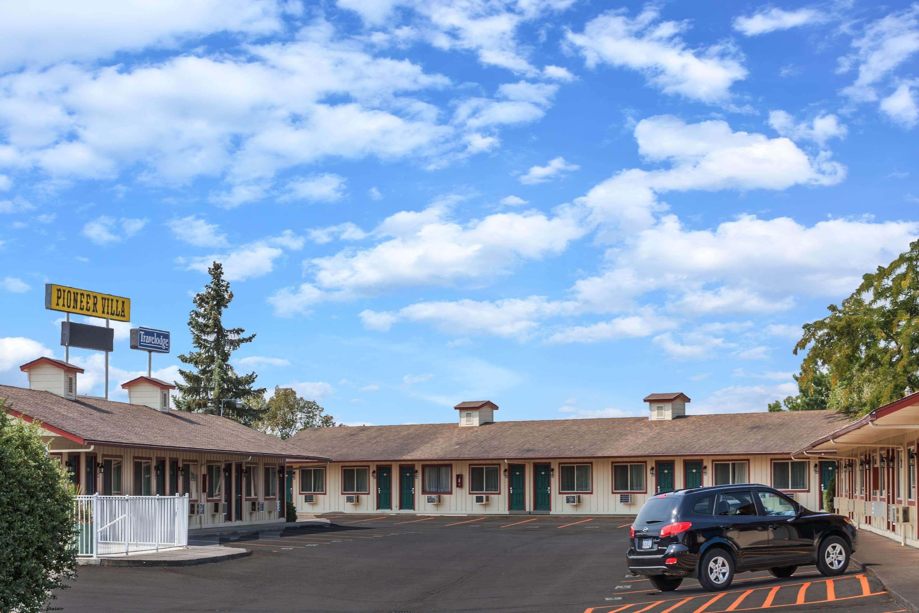 Travelodge By Wyndham Pioneer Villa Halsey Exterior photo